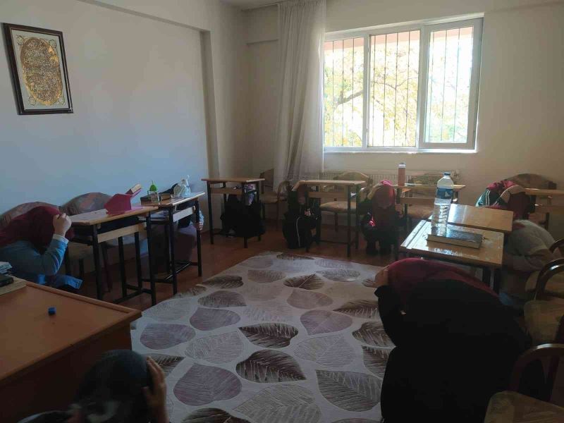 Erzincan’da Kur’an kurslarında çök- kapan- tutun ve tahliye tatbikatı gerçekleştirildi

