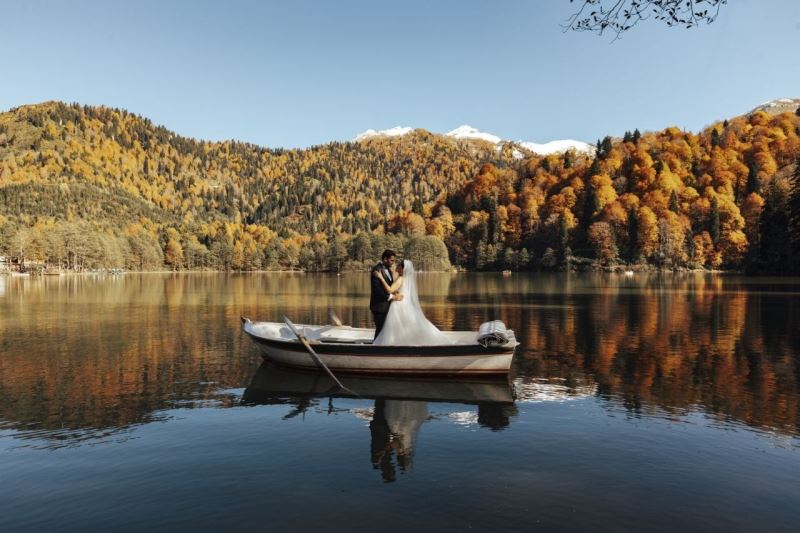 Borçka-Karagöl sonbaharda düğün çekimlerinin gözde mekanı
