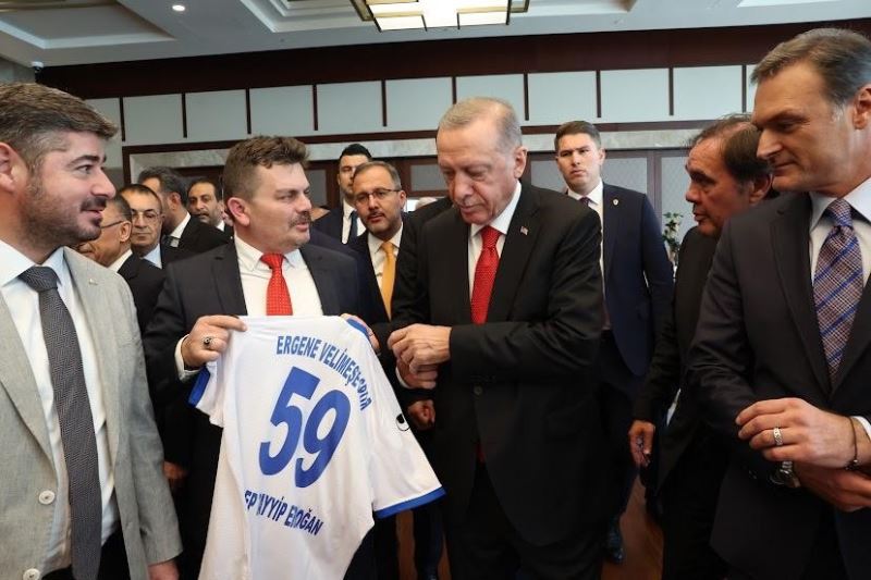 Cumhurbaşkanı Erdoğan’a 59 numaralı Ergene Velimeşespor forması

