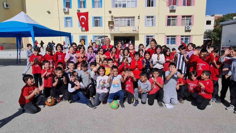 Nazilli’de okullar Kızılay renklerine büründü
