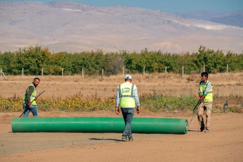 Malatya Büyükşehir, 300 bin metrekare alanda çim ve fidan üretiyor
