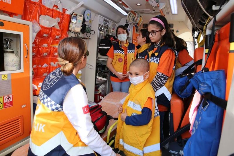 Ambulans sirenleri lösemili çocuklar için çaldı
