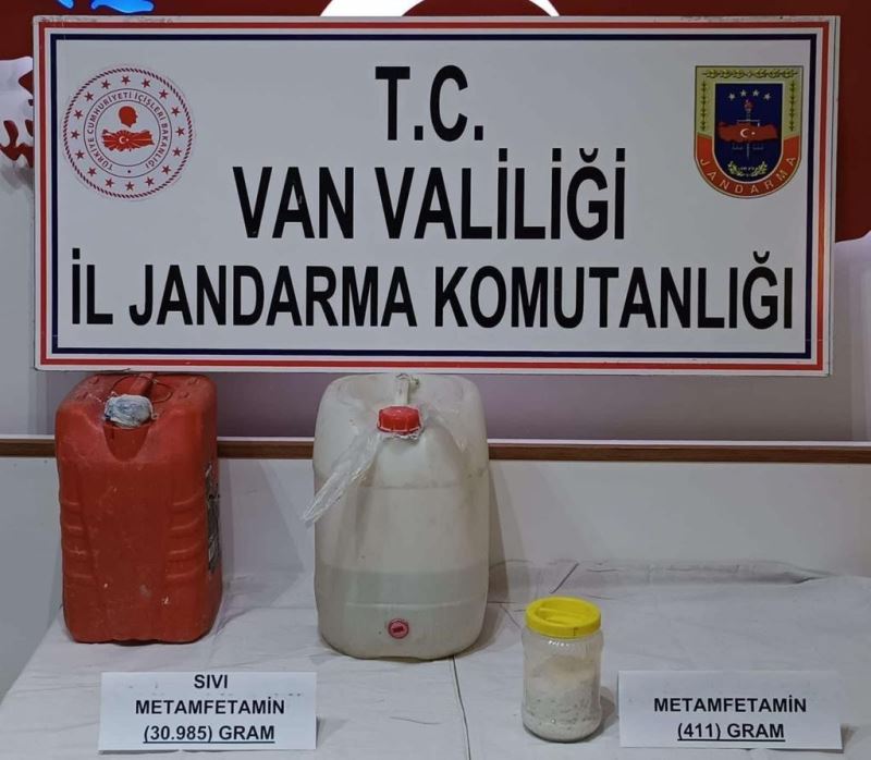 Van’da 30 kilo 985 gram sıvı metamfetamin ele geçirildi
