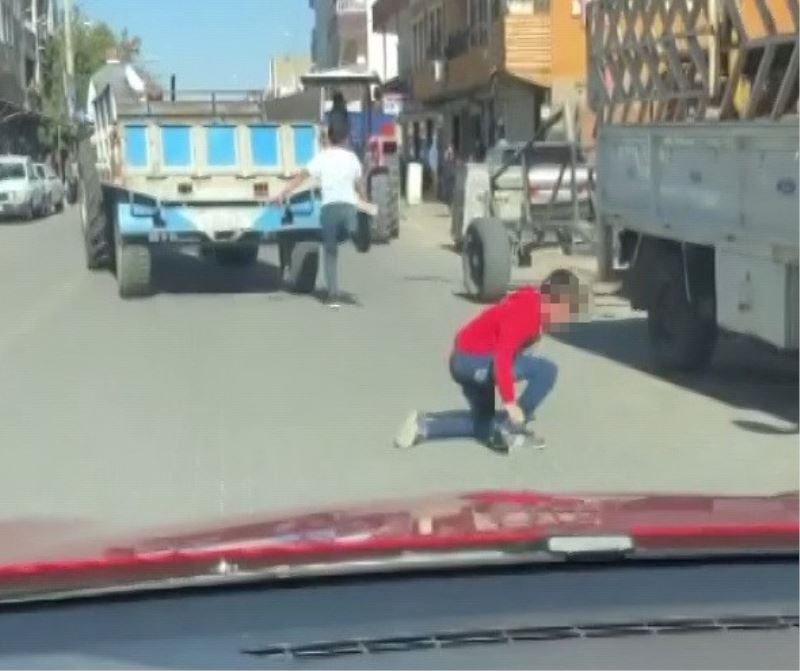 Traktör römorkuna asılan çocuk ölümden döndü
