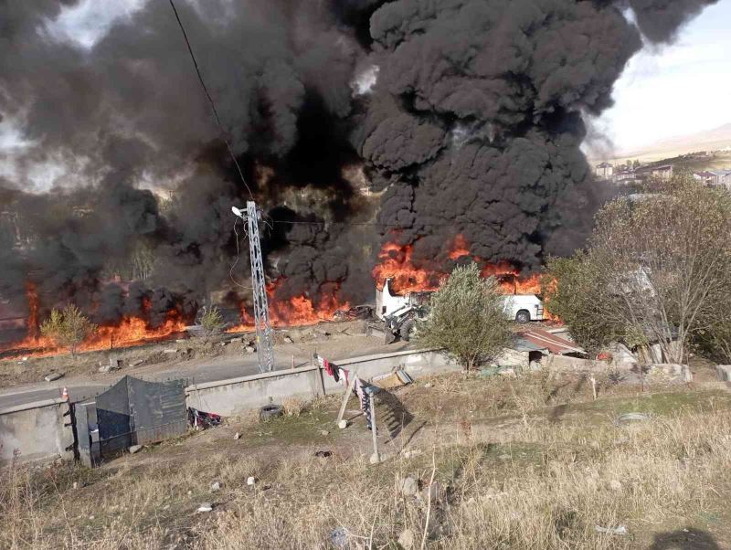 Ağrı’da tanker yolcu otobüsüyle çarpıştı, kaza sonrası yangın çıktı
