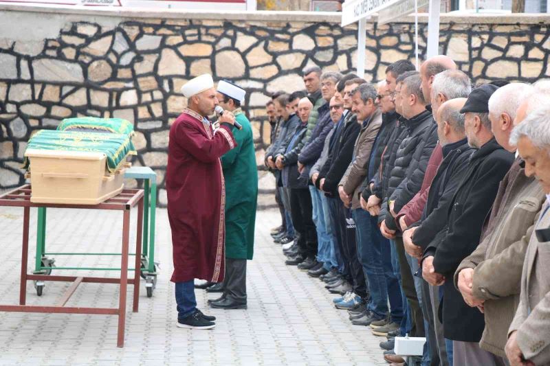 Bolu’daki trafik kazasında yaşamını yitiren karı-koca yan yana defnedildi
