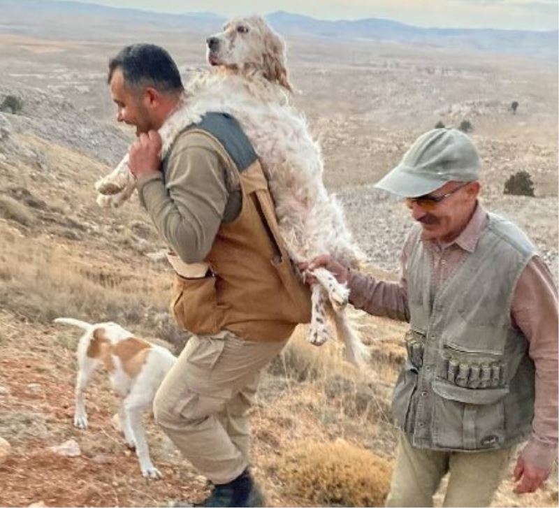 Yorulan köpeğini 5 kilometre sırtında taşıdı
