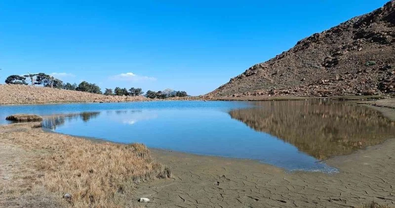 Zafer Meydanı’na gölgelik ve oturma grupları
