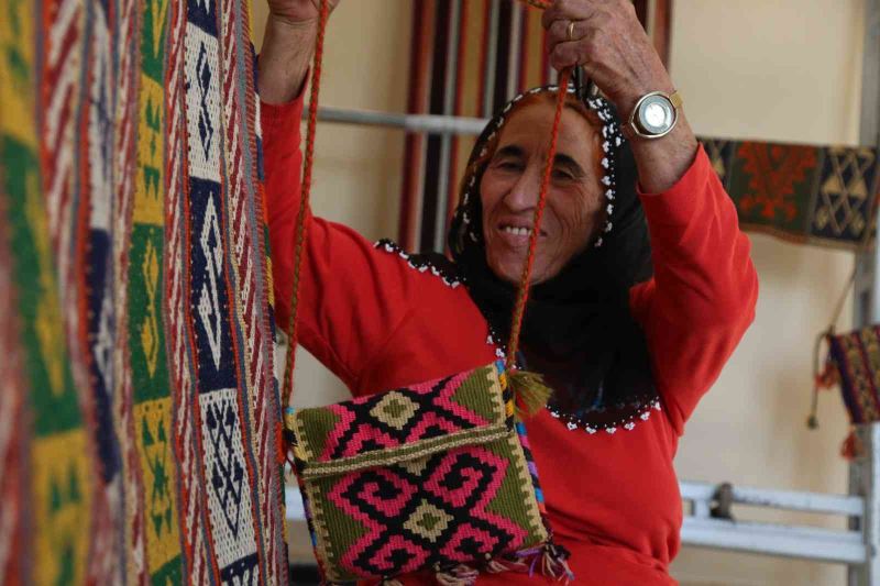 Tunceli’nin en önemli kültürel eseri ‘cacim’, 76 yaşındaki Zerican ninenin elinde hayat buluyor

