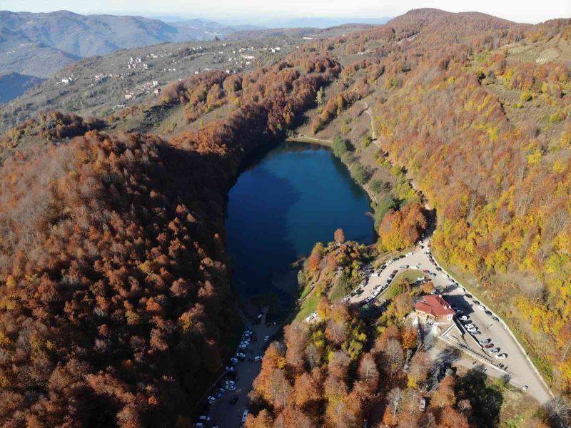 Ulugöl’de eşsiz renk cümbüşü: Günde 6 bin kişi geziyor
