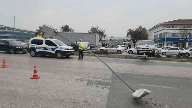 Bursa’da zincirleme kazada ölümden döndüler
