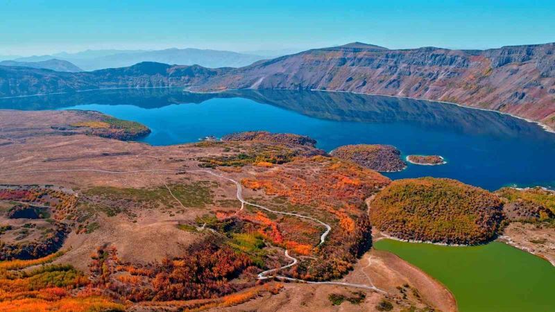 Kışa hazırlanan Nemrut Krater Gölü’nde renk cümbüşü
