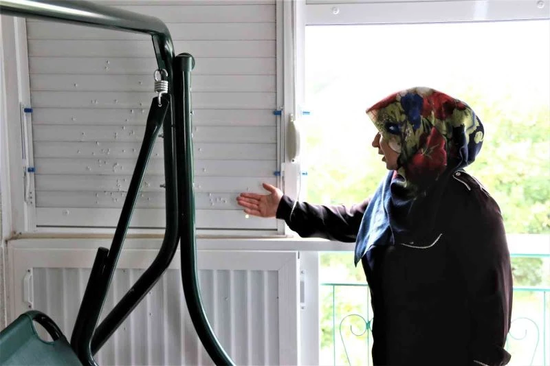 Yıkamak için balkonuna çıkan kadın, gördüğü manzara karşısında dehşete kapıldı
