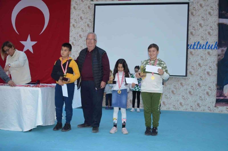 Gömeç Atatürk Kayalıkları Satranç Turnuvası yapıldı
