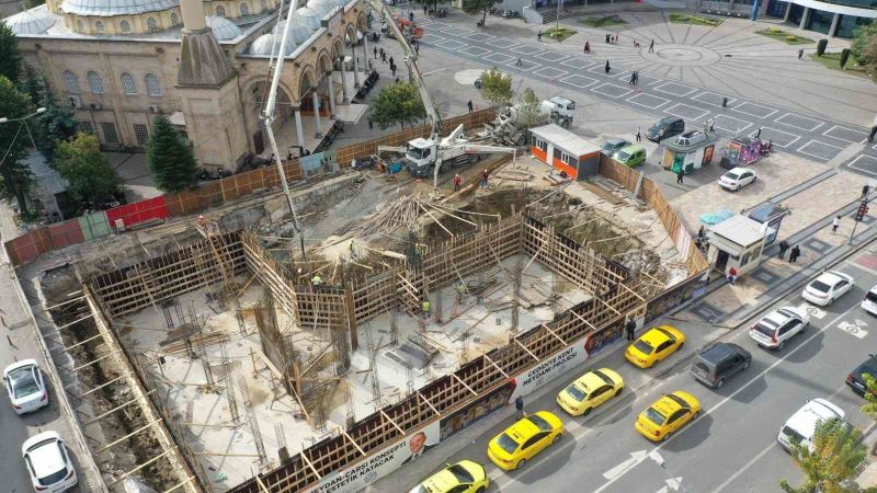 Cedidiye meydanında inşaat hızla ilerliyor
