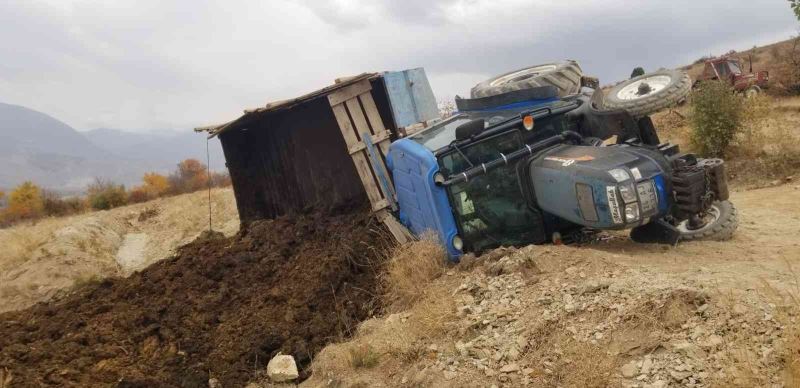 Erzincan’da traktörün devrilmesi sonucu sürücü yaralandı
