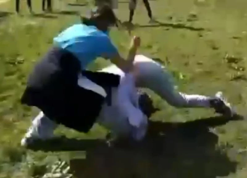 Antalya’da kız öğrenciler yine saç saça baş başa kavga etti
