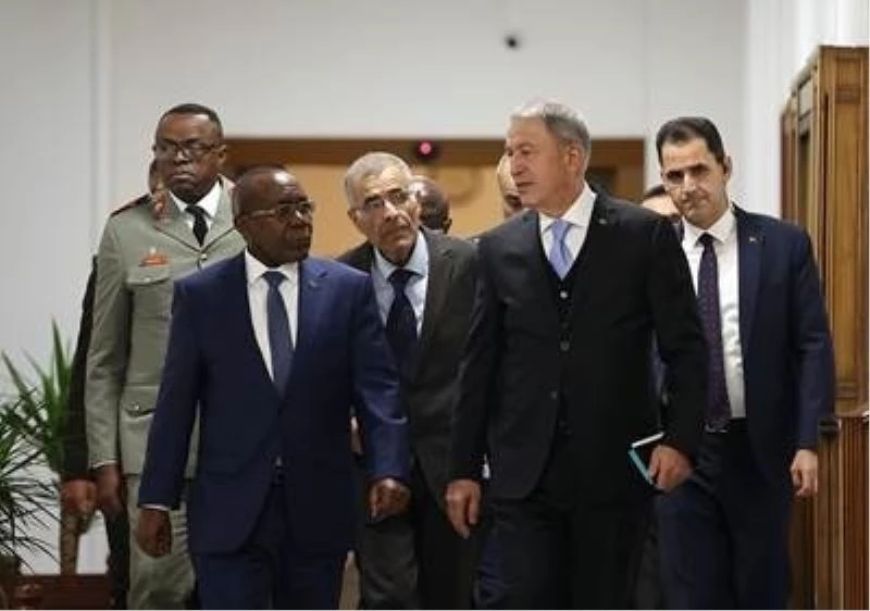 Bakan Akar, Kongo Demokratik Cumhuriyeti Milli Savunma Bakanı Kurhenga ile görüştü
