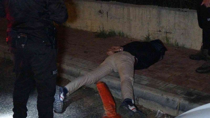Antalya’da polisle çatışan şüpheliler: