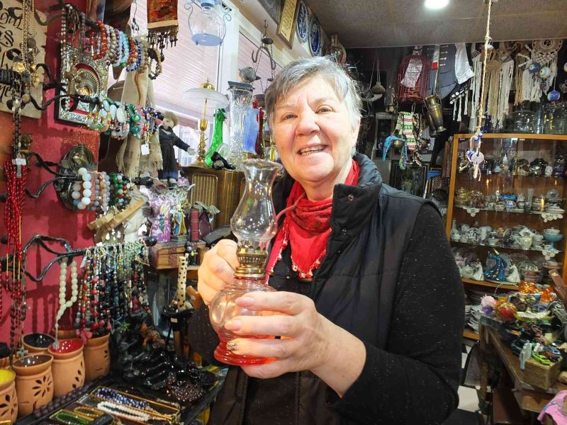 40 yıl biriktirdikleri ile antikacı dükkanı açtı

