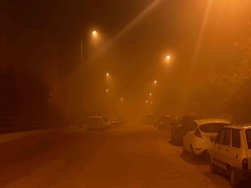 Hatay’da sis görüş mesafesini düşürdü, sürücüler araç kullanmakta zorlandı