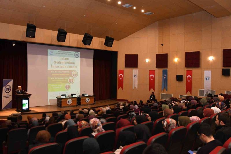 Üniversitede, “İslam medeniyetinin inşasında sünnet” paneli düzenlendi
