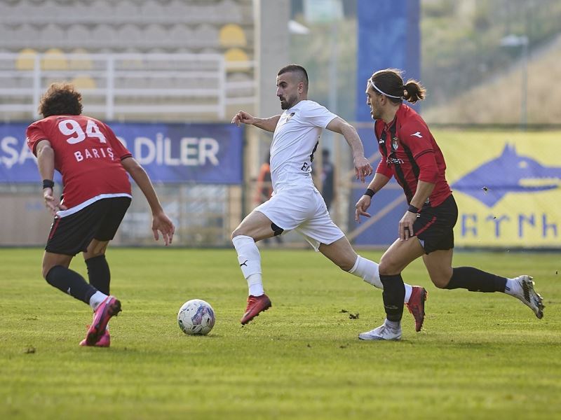 Erhan Çelenk atıyor, Bucaspor 1928 kaybetmiyor
