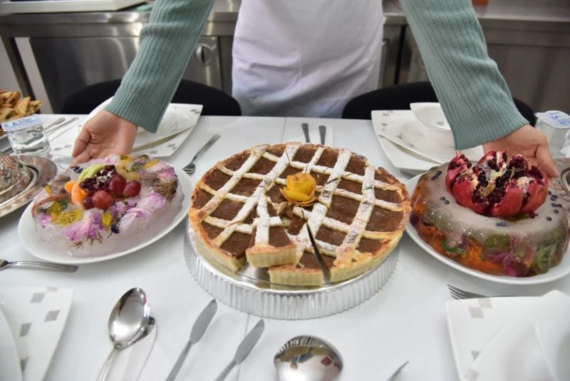 Kadınlar mutfağın püf noktalarını öğreniyor
