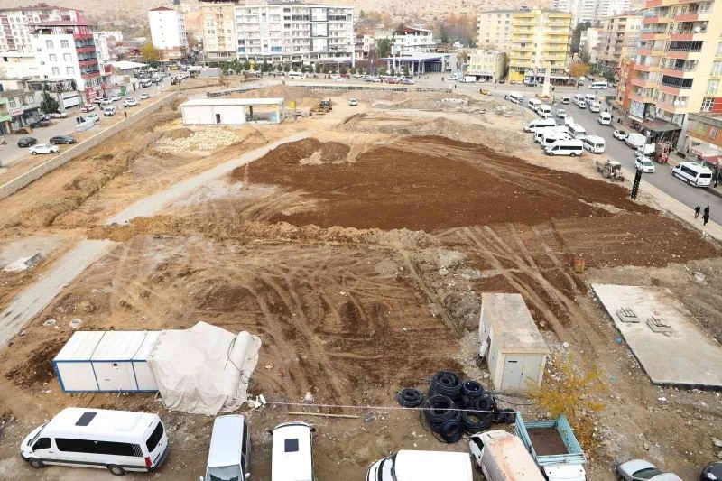 Silvan 1’inci Kılıçarslan Kent Meydanında çalışmalar sürüyor
