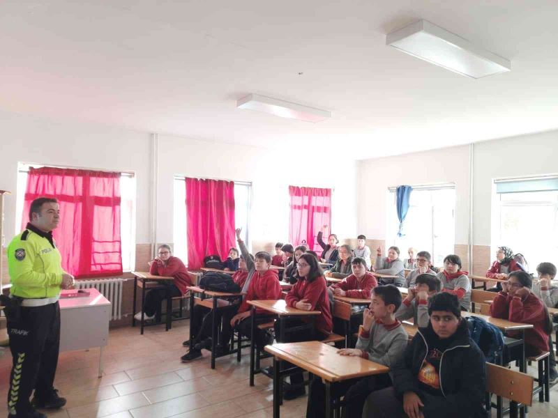 Öğrencilere ’Trafik kuralları’ semineri
