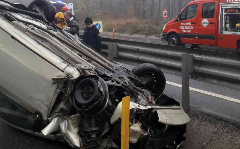 Otomobil yoldan çıktı, refüjde ters döndü: 3 yaralı
