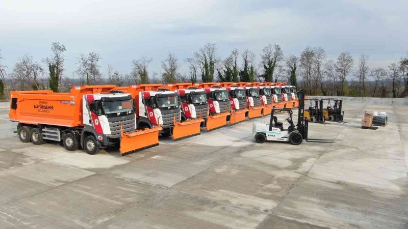 Büyükşehir araç filosuna 60 kar paletli kamyon ile 4 forklift iş makinesi
