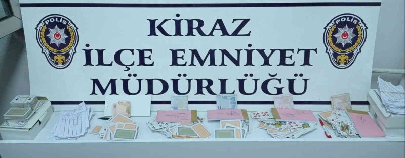 İzmir’de ’Okuma-Yazma Derneği’ne kumar baskını
