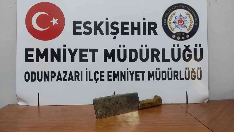 İnsanları tehdit ettiği satır ile yakalandı
