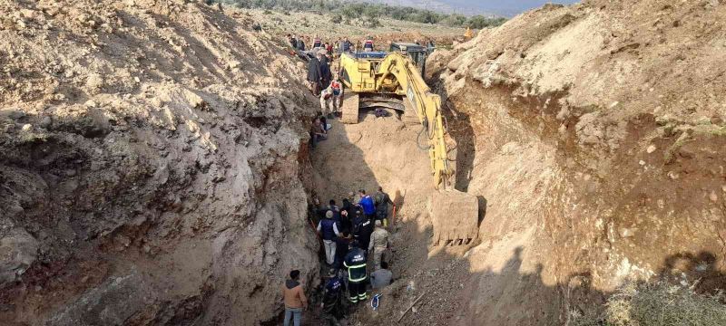 Kilis’te su kanalı kazısında 2 işçi toprak altında kaldı
