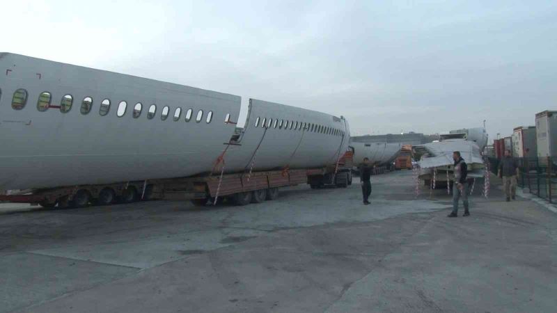 Hadımköy’de bekleyen hurda uçaklar TEM Otoyolu ile limana taşındı
