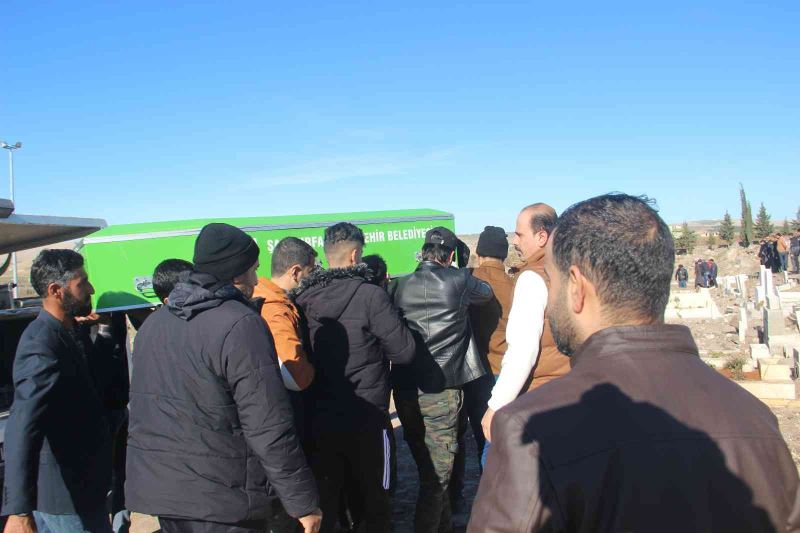 Feci kazada ölen 9 kaçak göçmenin cenazeleri ailelerine teslim ediliyor
