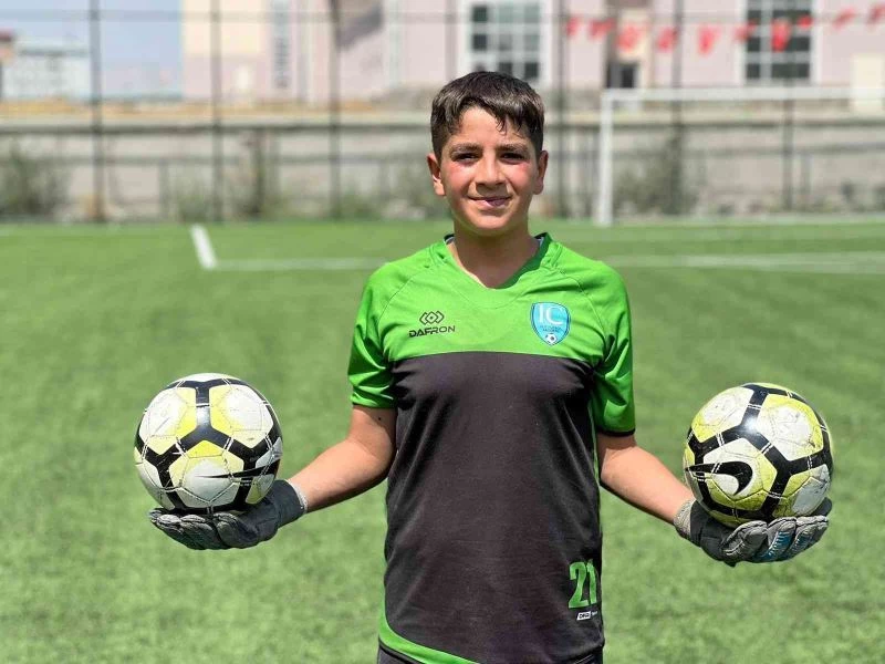 Ağrı U14 futbol ligine Kaleci Kartal damga vurdu
