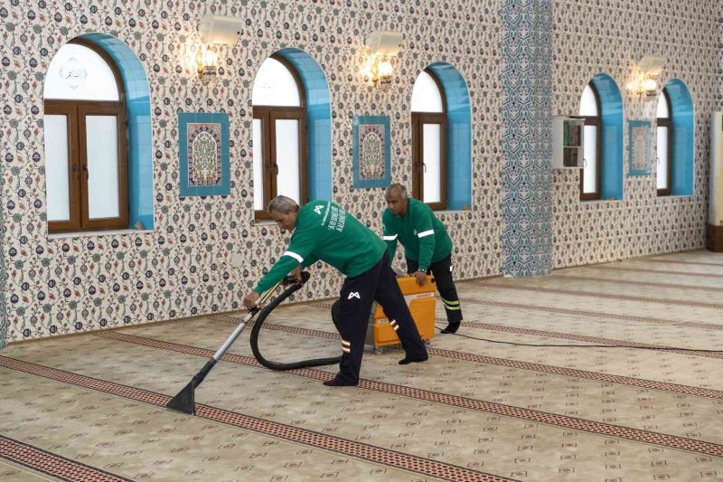 Mersin’de ibadethaneler temizleniyor
