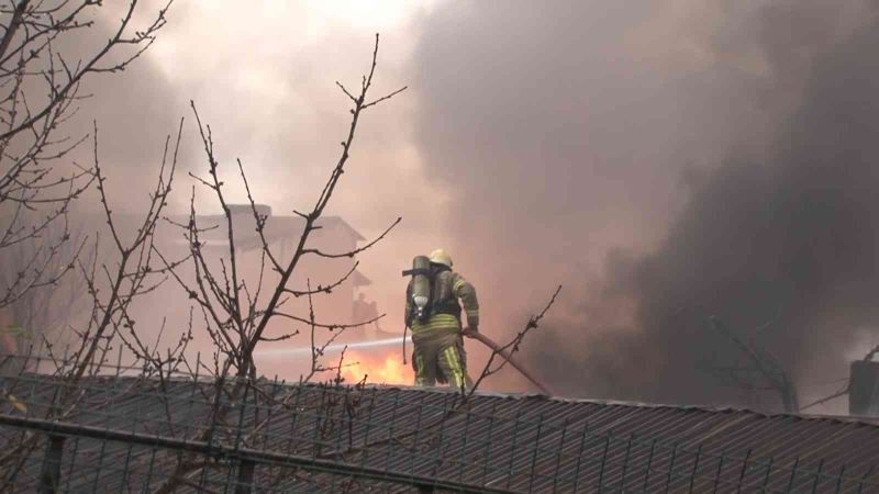 Sarıyer’de inşaat çalışması yangına sebep oldu, mahalleli büyük panik yaşadı
