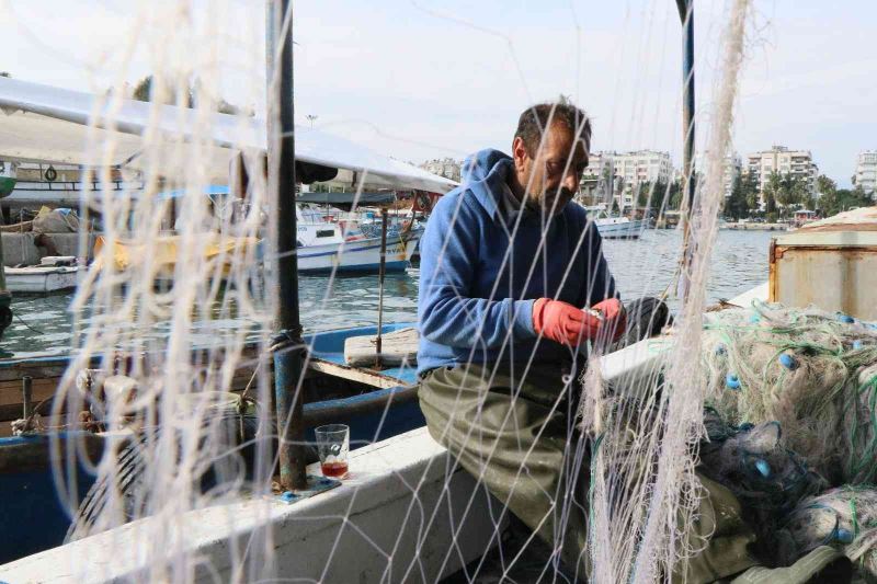 Balıkçıların zorlu ağ mücadelesi
