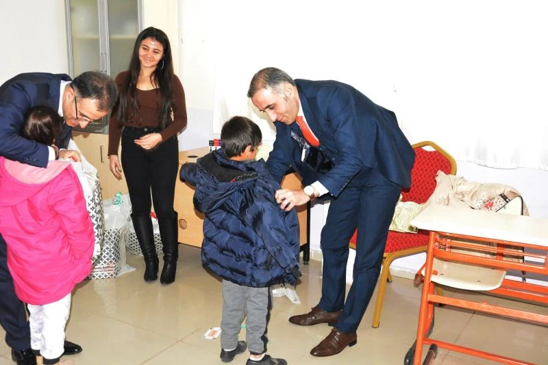 VEDAŞ’tan minikleri ısıtan hediyeler
