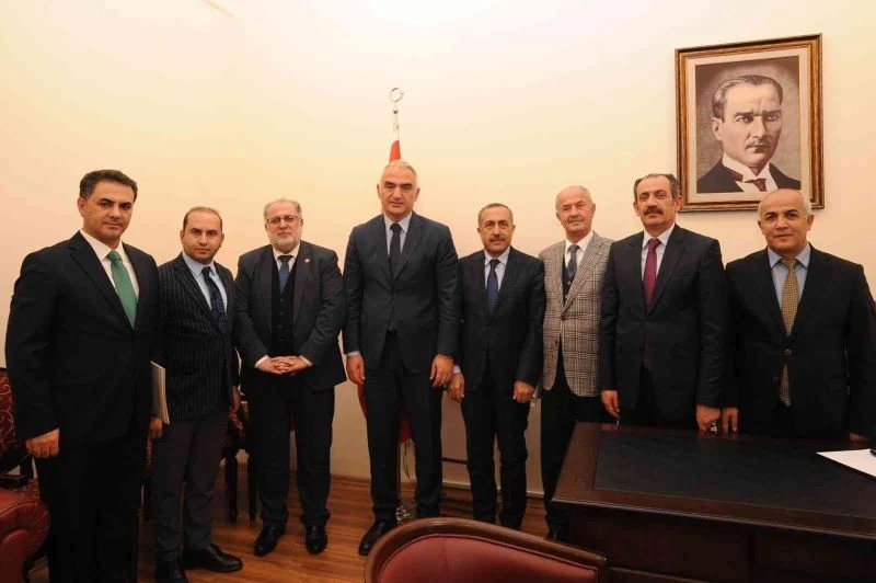 Van milletvekilleri turistik Van Gölü Ekspresi için Bakan Ersoy’la görüştü
