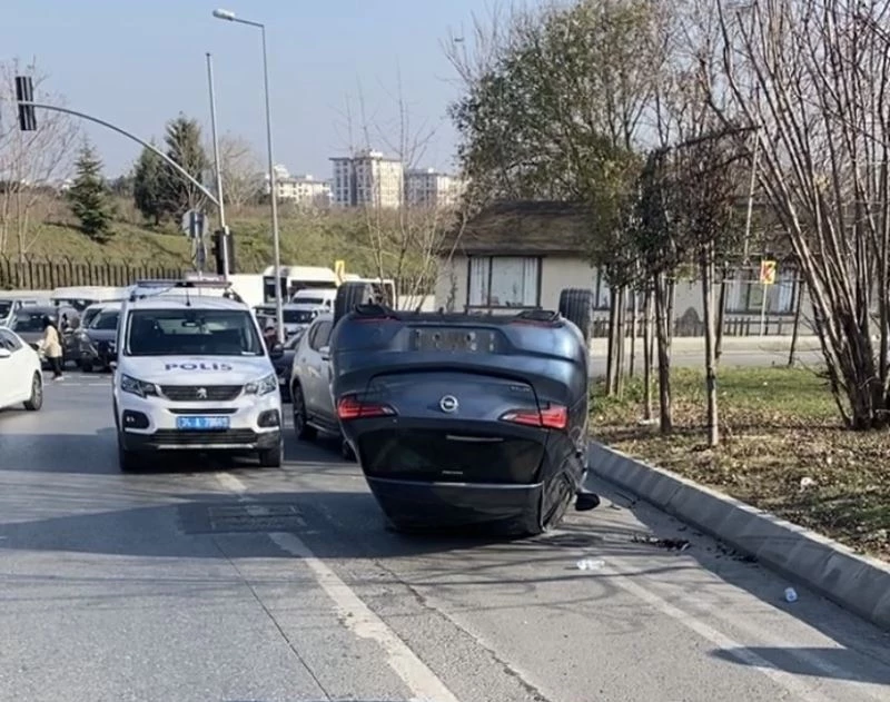 Takla atan otomobili vatandaşlar düzeltti
