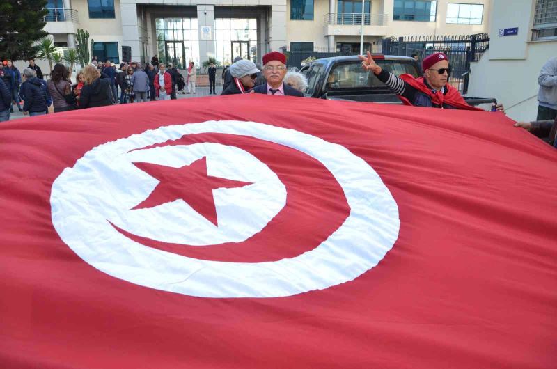 Tunus’ta göstericiler parlamento seçimlerini protesto etti
