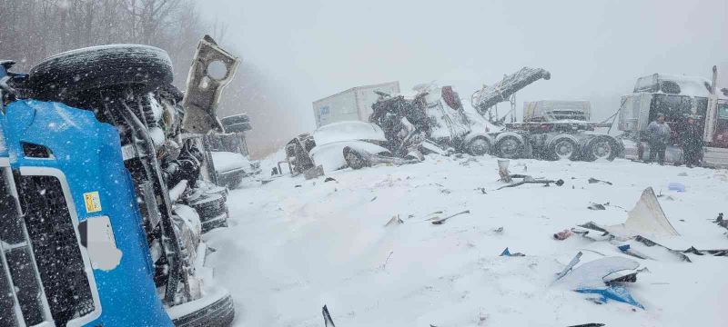 Kanada’da kar fırtınası: 60’tan fazla araç birbirine girdi
