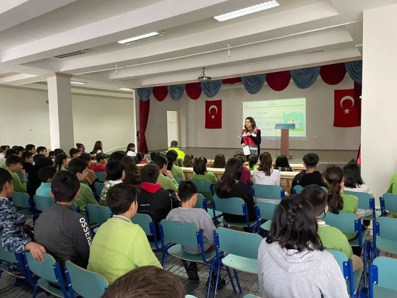 Erzincan’da öğrencilere suçtan korunma yöntemleri anlatılıyor
