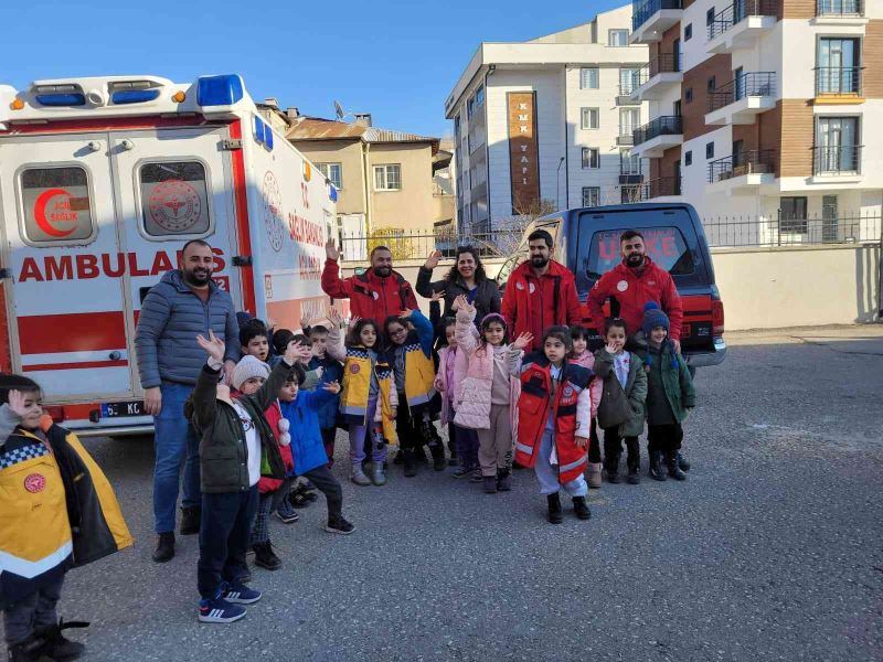 Vanlı çocuklara “Yaşama Yol Ver” projesi anlatıldı
