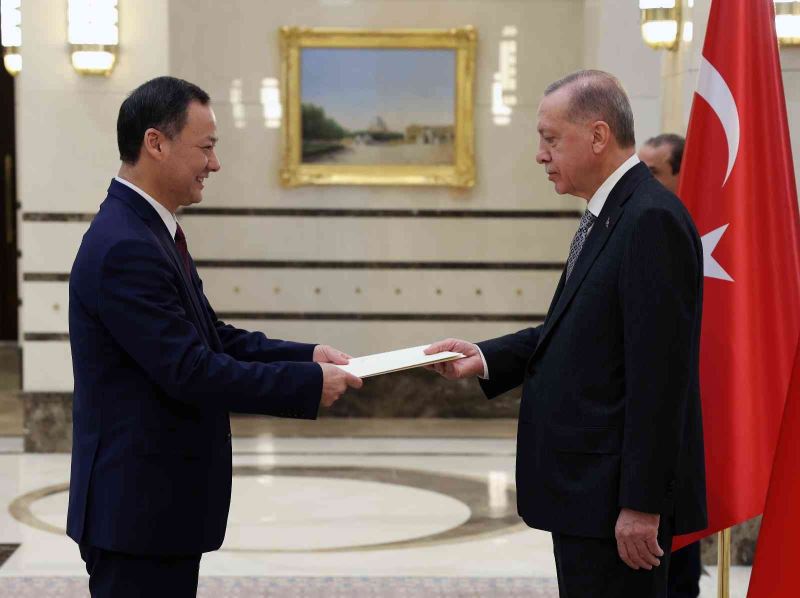 Cumhurbaşkanı Erdoğan, Kırgızistan Büyükelçisi Ruslan Kazakbaev’i kabul etti
