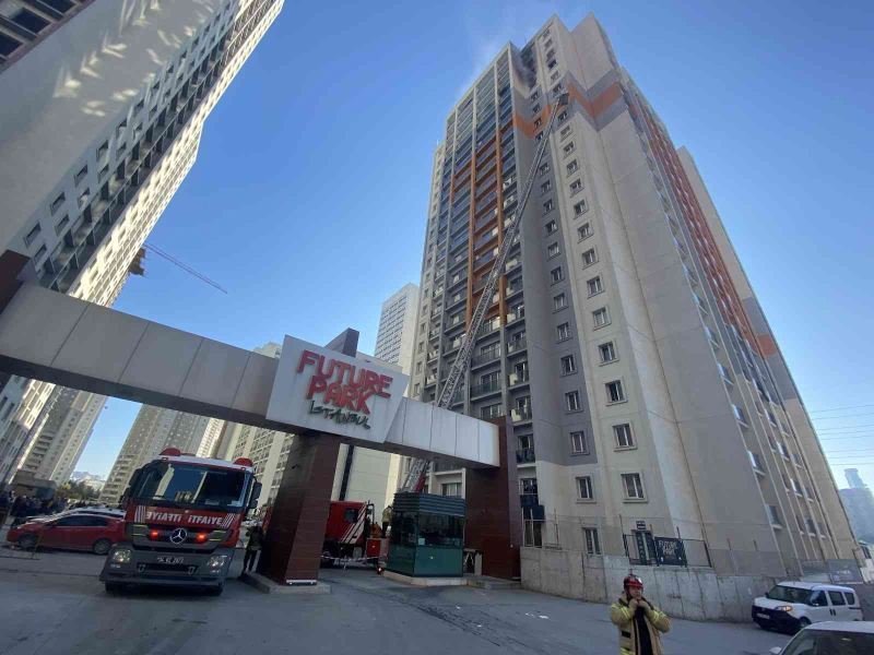 Esenyurt’ta sitede bulunan 20 katlı binada korkutan yangın

